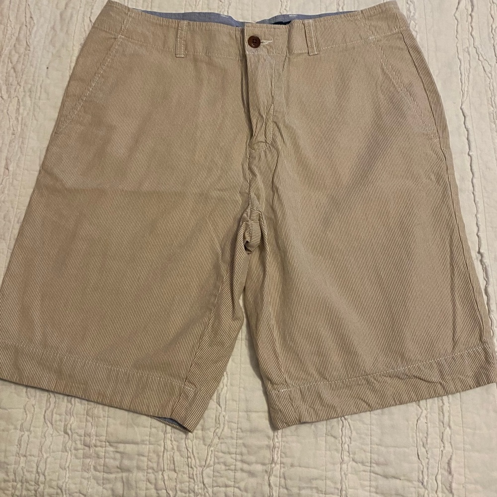TOMMY HILFIGER MEN’S SHORTS KHAKI WHITE CLASSIC FIT SIZE 31. EXCELLENT CONDITION